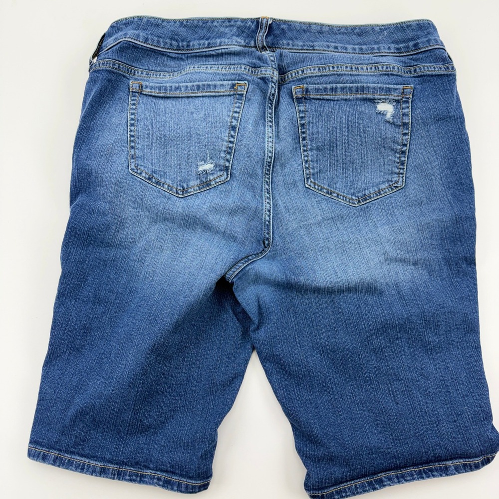Torrid Denim First At Fit Distressed Bermuda Shorts Blue Medium Wash Womens 14 - Picture 4 of 8